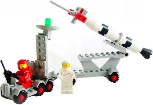 LEGO Space Mobile rocket launcher (897), huren vanaf €0,75/week